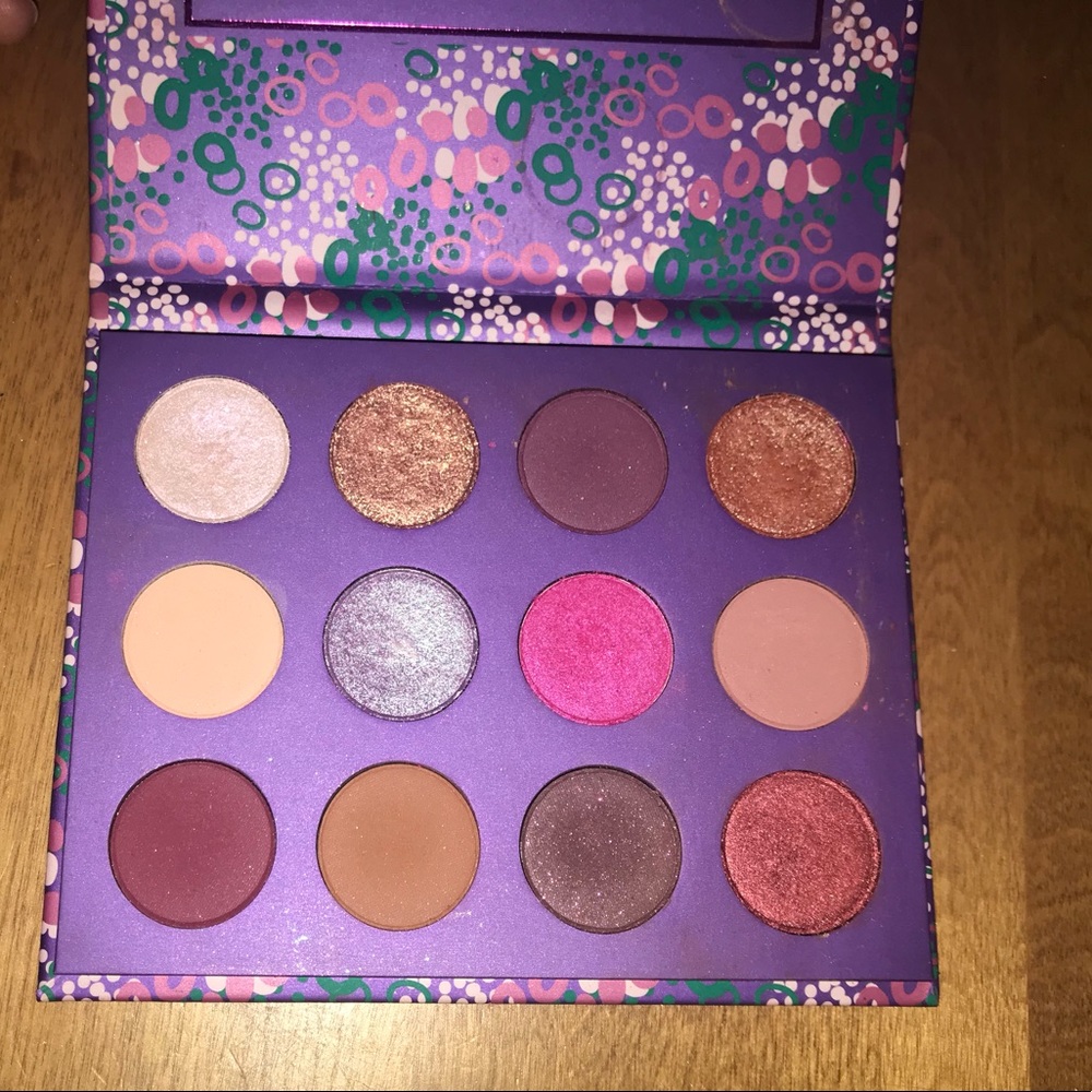 3 Eyeshadow and 1 Blush/Contour Palette!